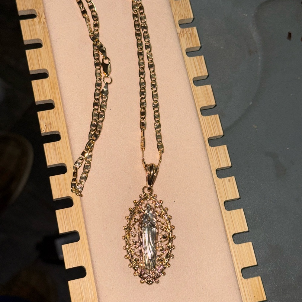 Oro Laminado Rose Gold Oval Virgin Mary Pendant Necklace